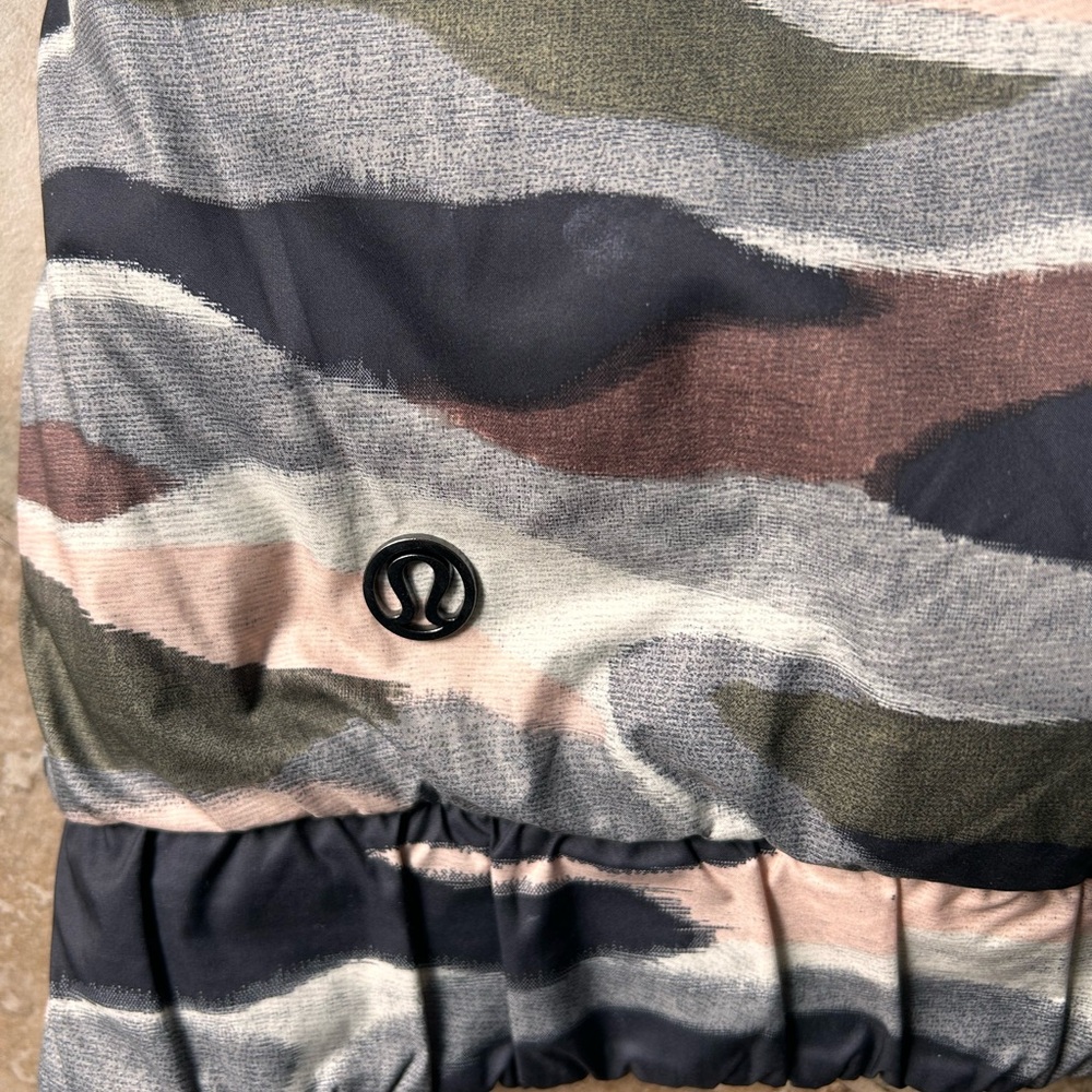 lululemon Reversible Camouflage hooded Puffer Vest - Picture 4 of 13